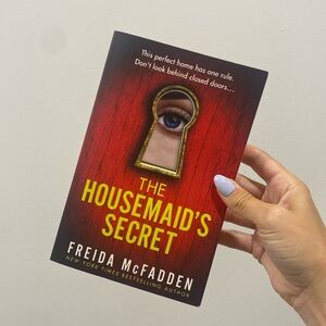Book x The Housemaid’s Secret - Freida McFadden